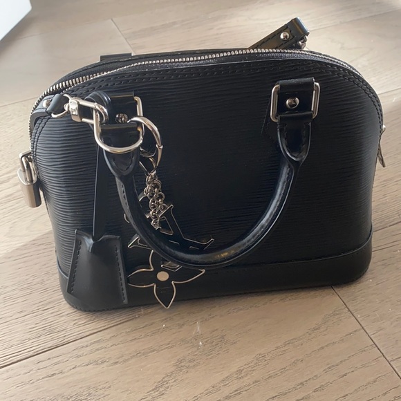 SOLD / Louis Vuitton alma bb with bag charm - Picture 2 of 8